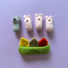 Load image into Gallery viewer, FELT POCKET PALS - THE THREE LITTLE PIGS